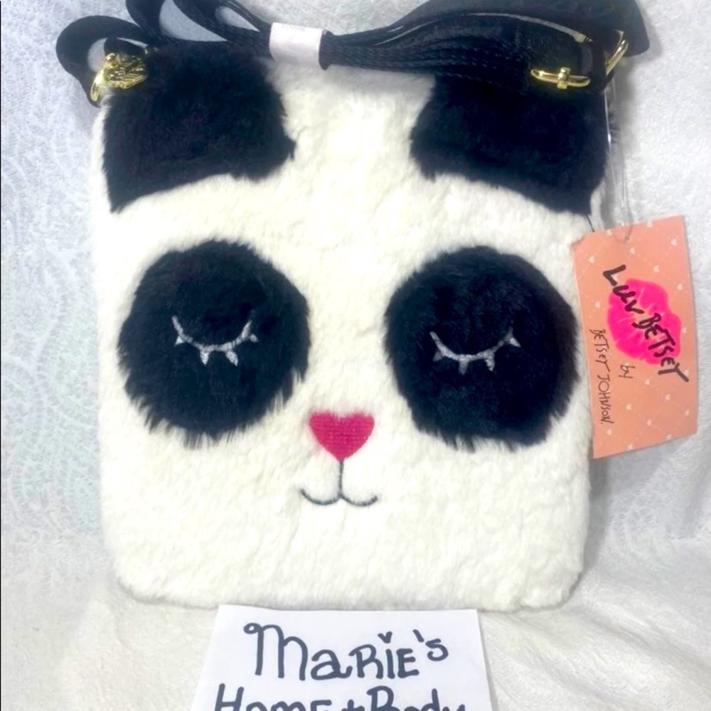 Betsey Johnson Luv Crossbody Purse Messanger Bag Messenger panda furry fur BNWT